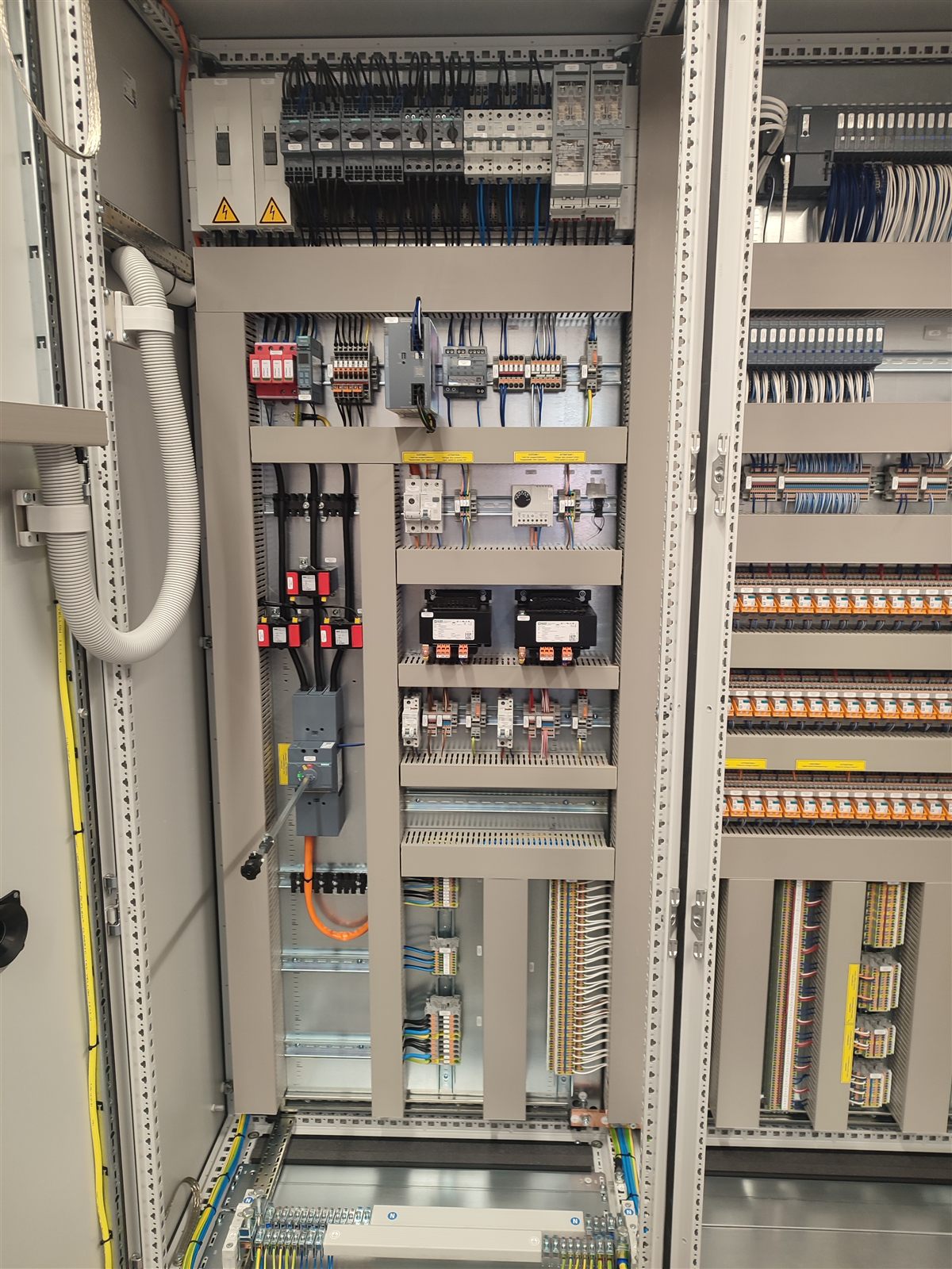 Schaltschrank-Innenausbau durch DSR Automation